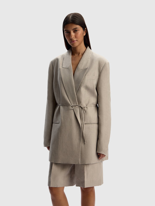 Жакет льняной с поясом